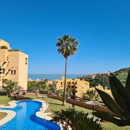 Superb 2-bed In Duquesa Lejlighed *