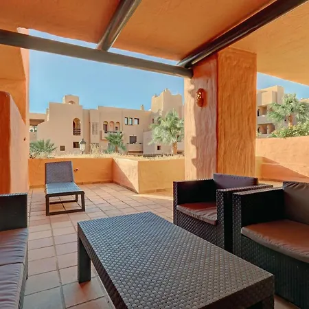 Superb 2-bed In Duquesa