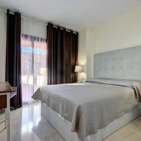 Superb 2-bed In Duquesa شقة