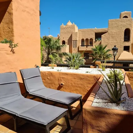 Superb 2-bed In Duquesa شقة