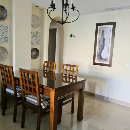 Superb 2-bed In Duquesa شقة