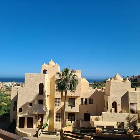 Superb 2-bed In Duquesa شقة