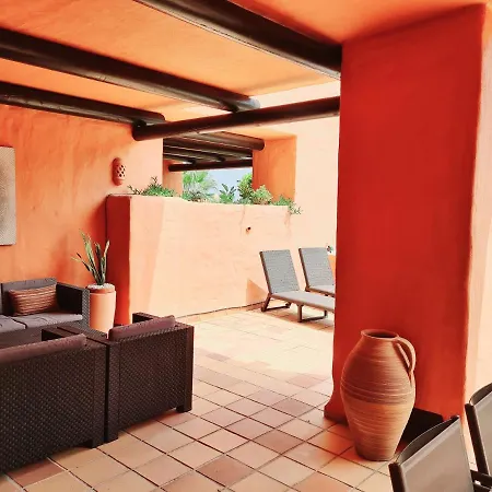 Superb 2-bed In Duquesa
